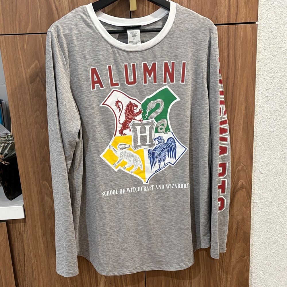 Harry potter Gray Hogwarts Alumni Long Sleeve Shirt jr size XL 15/16